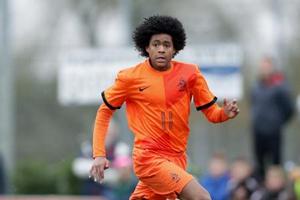 МЮ переманивает юного таланта сборной Голландии