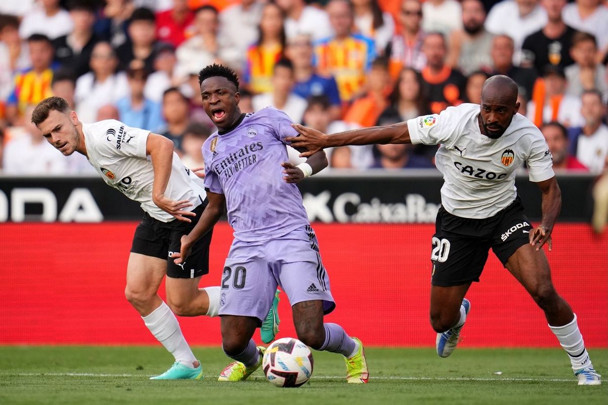 Примера. Реал (Мадрид) - Валенсия. Прогноз на матч 1 ноября 2025 года: хозяева поля выиграют без проблем