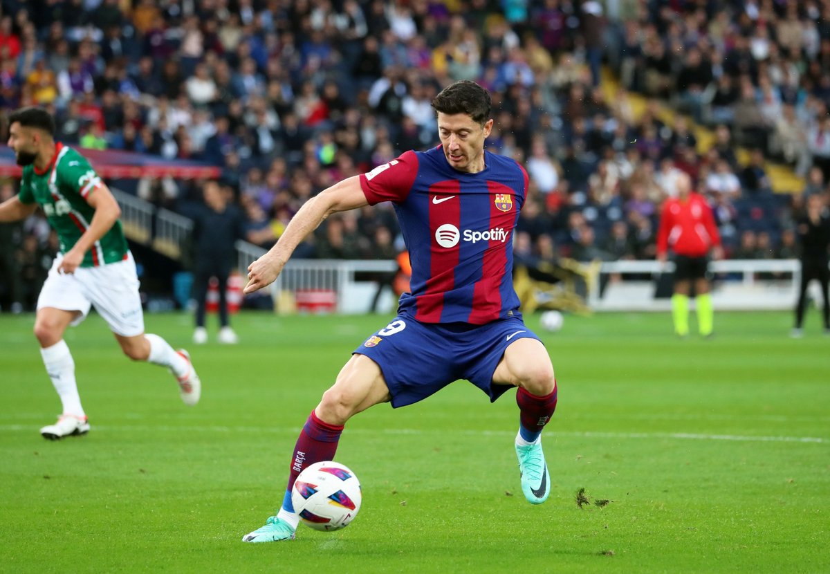 Примера Испании. Барселона — Алавес. Прогноз на матч 29 ноября 2025 года от экспертов