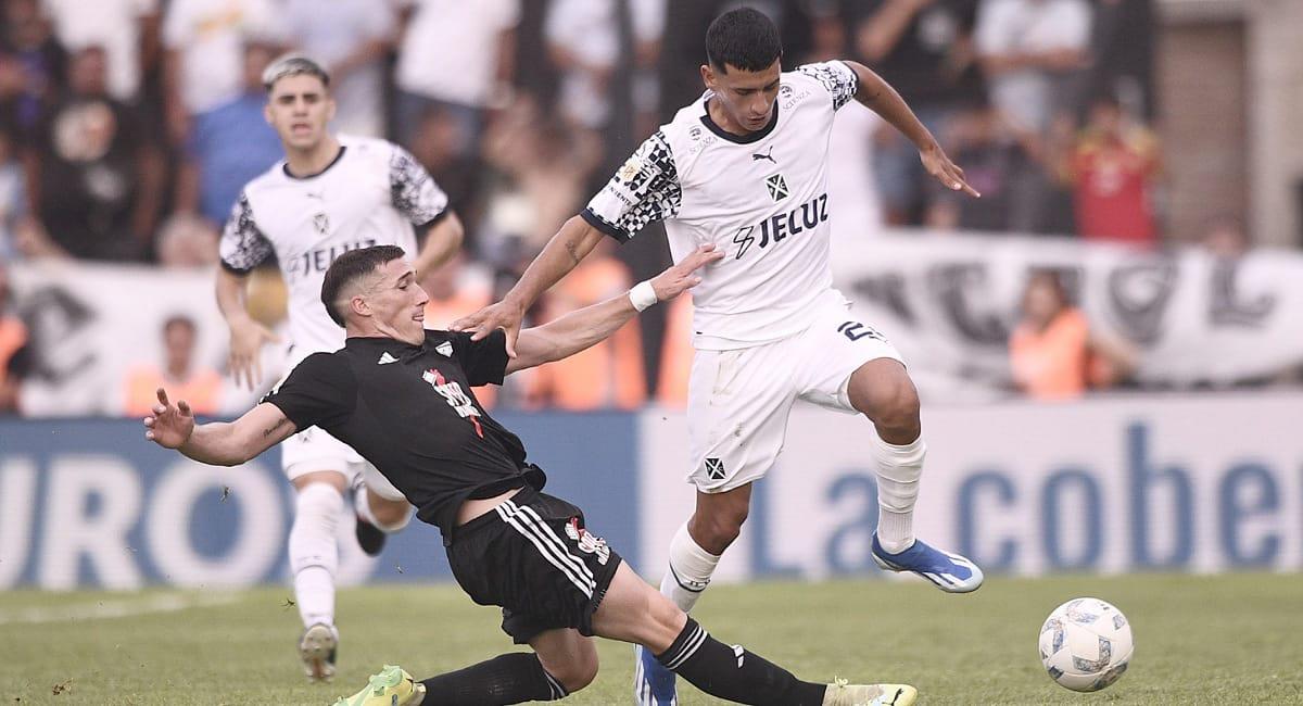 Примера Аргентины. Депортиво Риестра — Индепендьенте. Прогноз на матч 11 ноября 2025 года