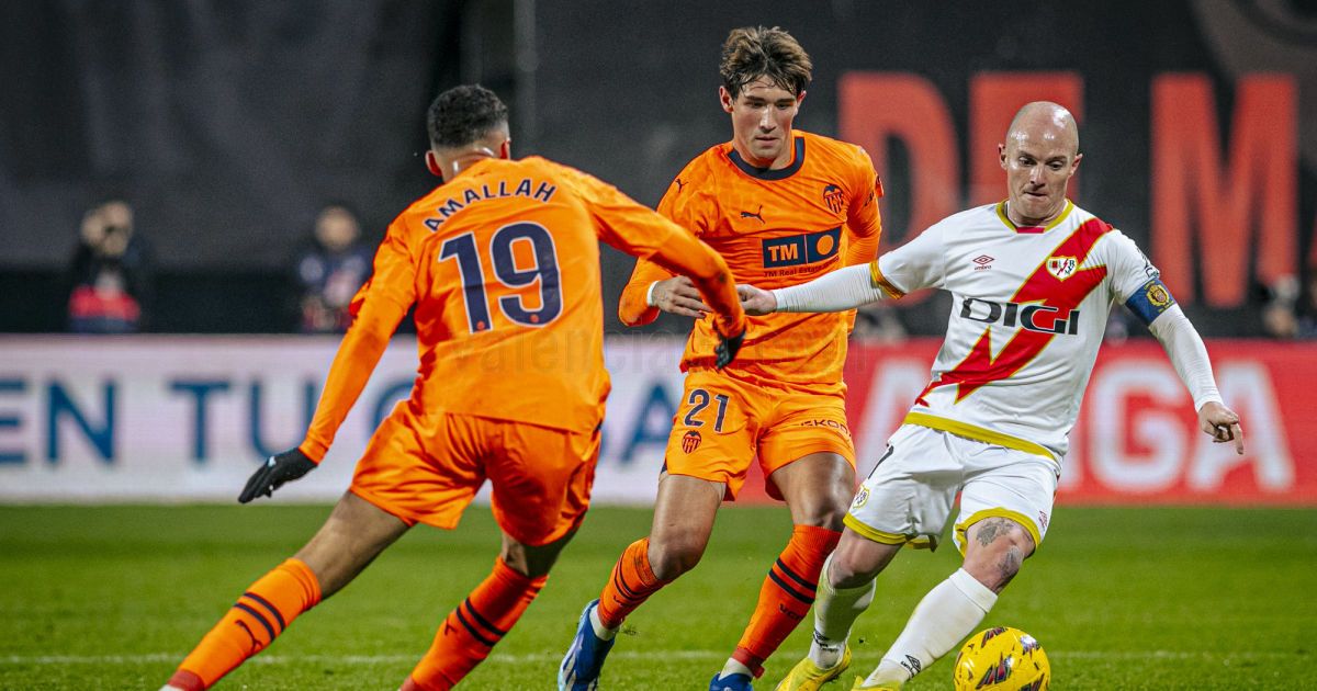 Примера. Райо Вальекано — Валенсия. Прогноз на центральный матч 1 декабря 2025 года