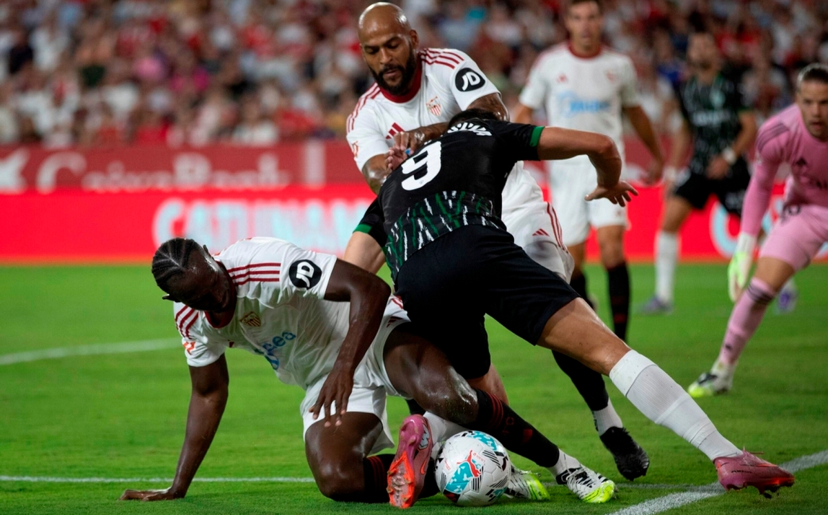 Примера Испании. Эльче — Севилья. Прогноз на матч 19 января 2026 года: больше верим в хозяев арены