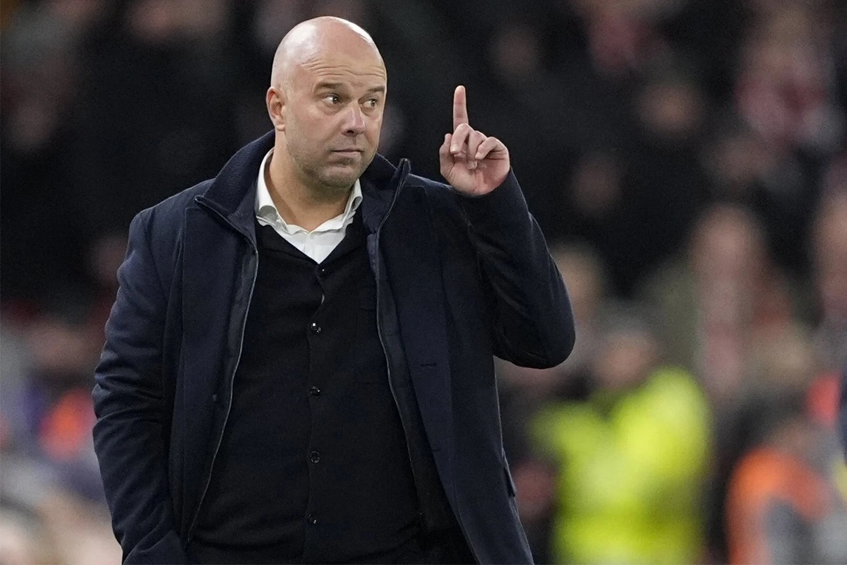 Букмекеры не верят, что Слот доработает до лета