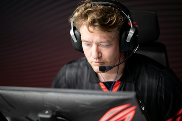 Sangal Esports — 100 Thieves: прогноз на четвертьфинал Stake Pulse Beat III